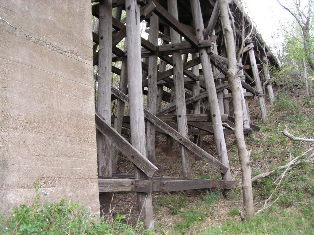 Cane belt RR bridge over San Bernard River, Supports.